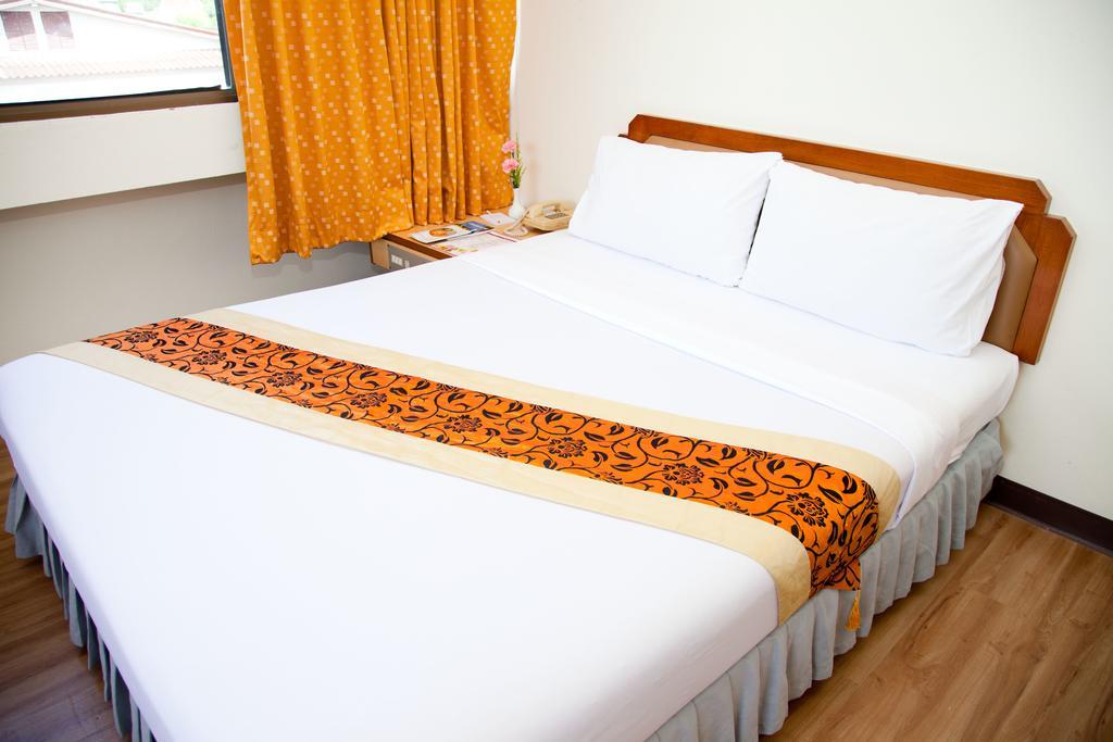 Thumrin Hotel Trang Pokoj fotografie