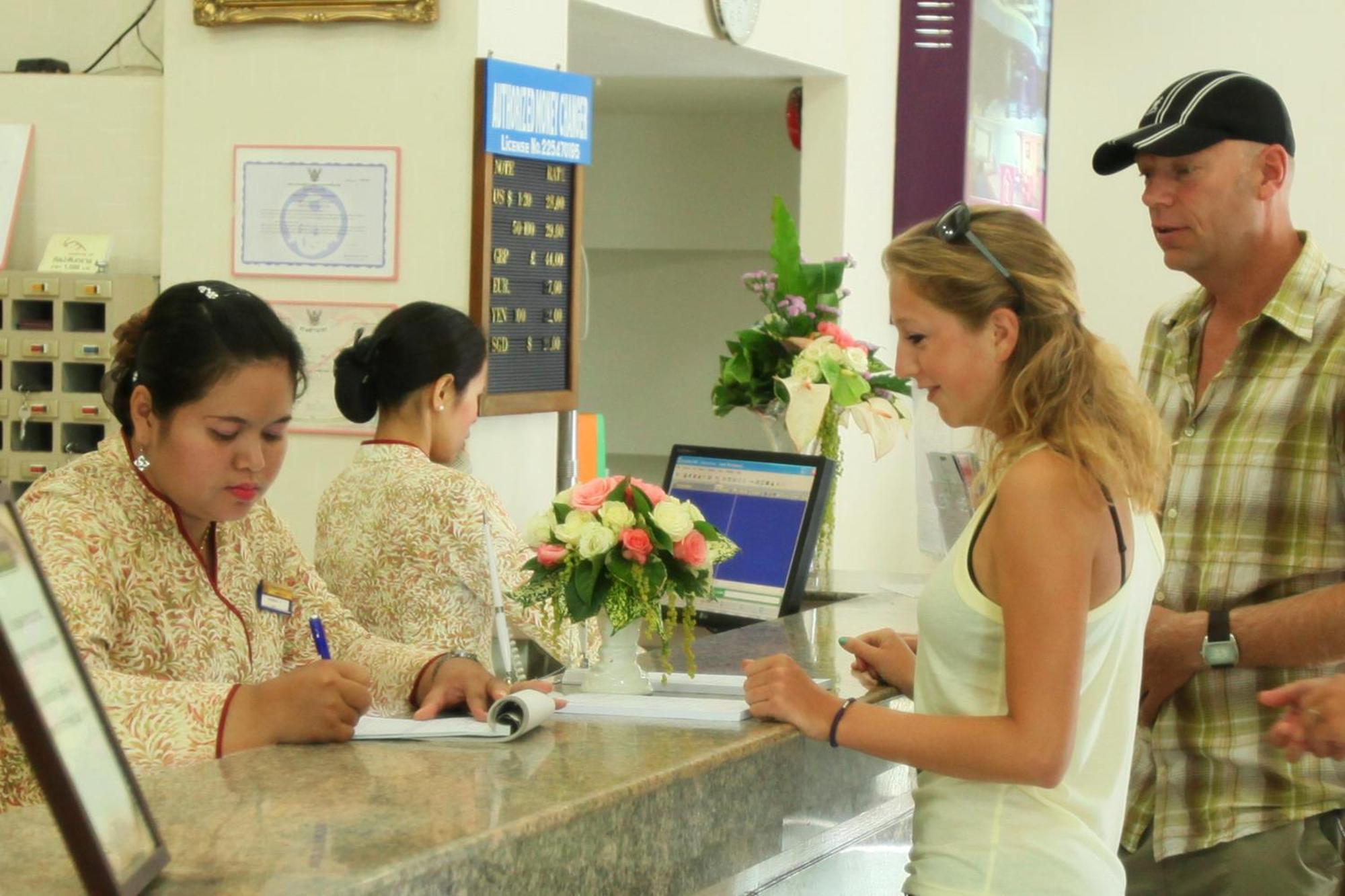 Thumrin Hotel Trang Exteriér fotografie