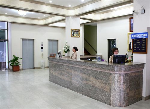 Thumrin Hotel Trang Exteriér fotografie