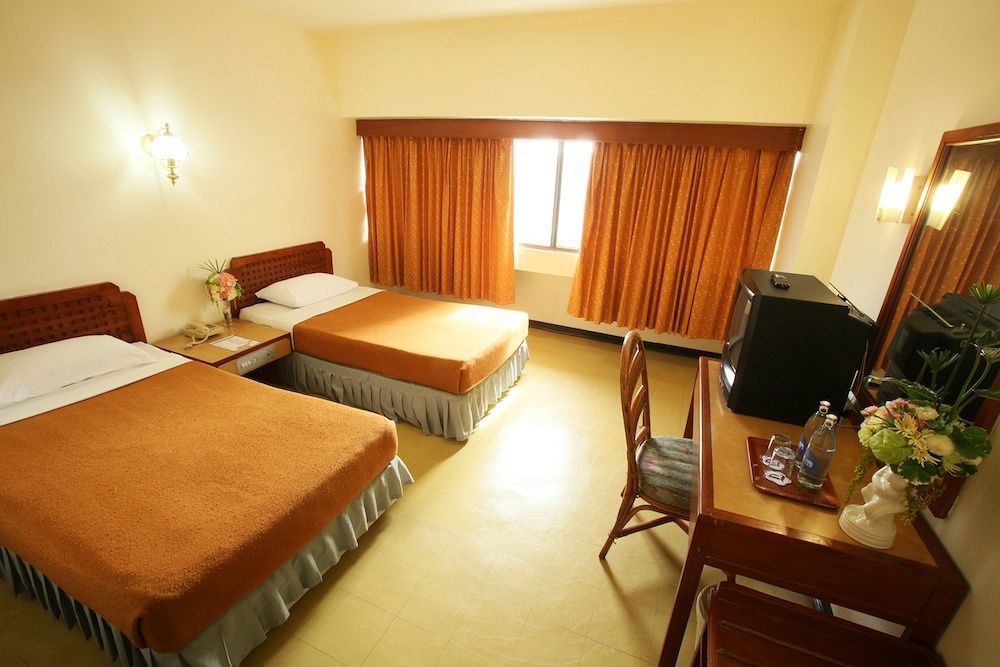 Thumrin Hotel Trang Exteriér fotografie