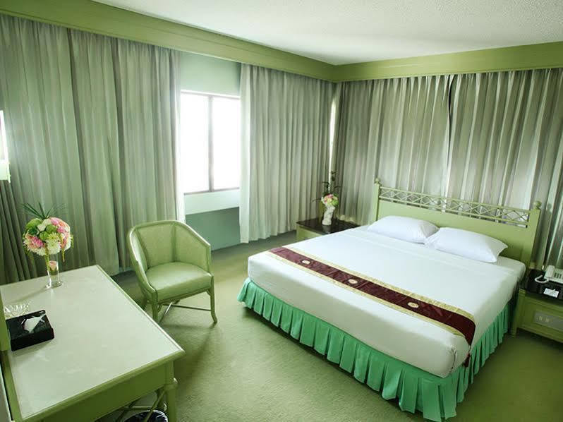 Thumrin Hotel Trang Exteriér fotografie